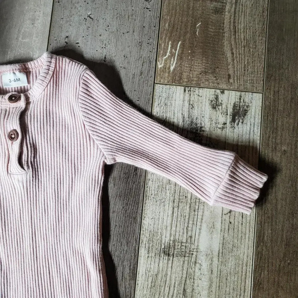 Mauve Baby Girl Ribbed Jumpsuit Romper Size 3-6 Months GUC - Picture 7 of 8